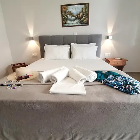 Lia Adults Only -fully Renovated * Hriszí Amudiá