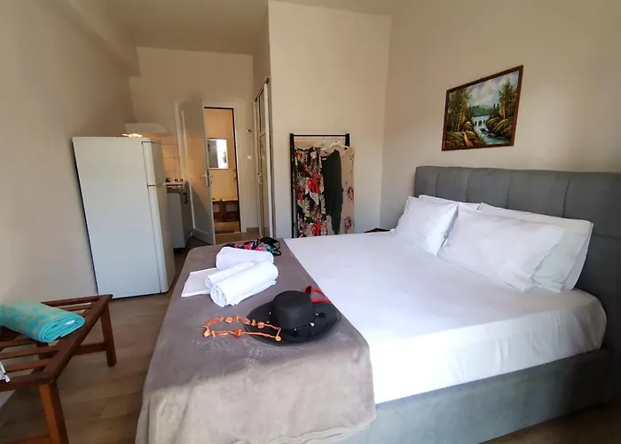 Lia Adults Only -fully Renovated *